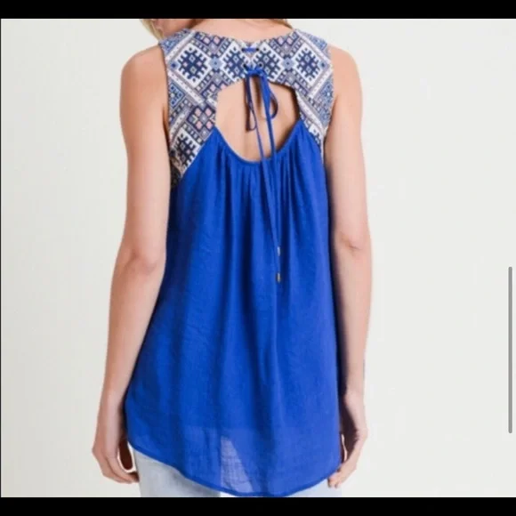 🌼 ONE LEFT🌼 Embroidered blue tank top - Picture 2 of 3